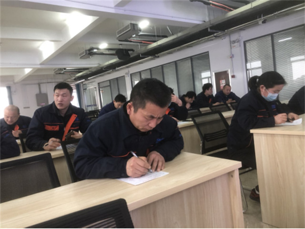 山東深藍(lán)纏繞包裝機(jī)廠家組織消防安全培訓(xùn)