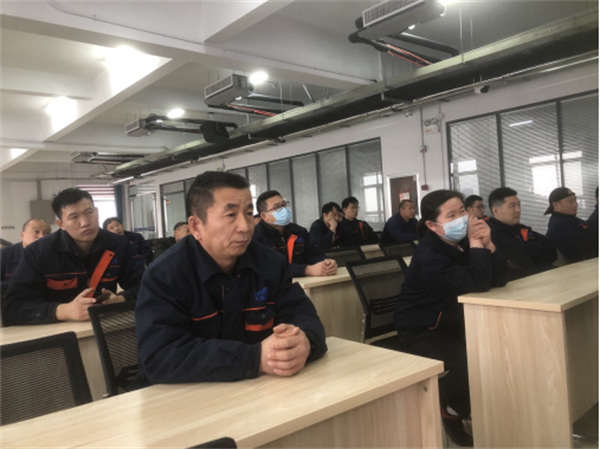 山東深藍(lán)纏繞包裝機(jī)廠家組織消防安全培訓(xùn)