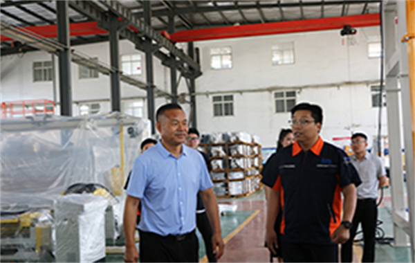 齊魯理工學院與山東深藍機器股份有限公司舉行校企合作簽約暨授牌儀式 齊魯理工學院與山東深藍機器股份有限公司舉行校企合作簽約暨授牌儀式