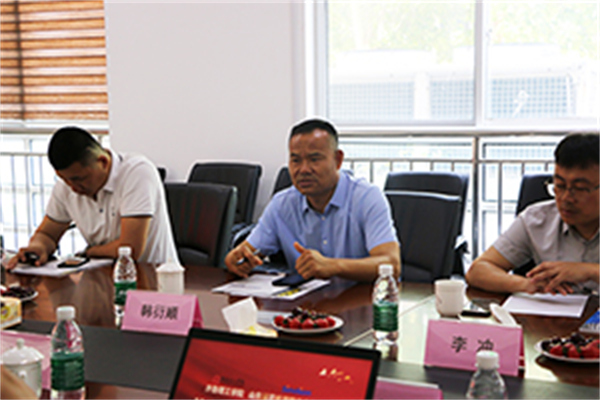 齊魯理工學院與山東深藍機器股份有限公司舉行校企合作簽約暨授牌儀式 齊魯理工學院與山東深藍機器股份有限公司舉行校企合作簽約暨授牌儀式